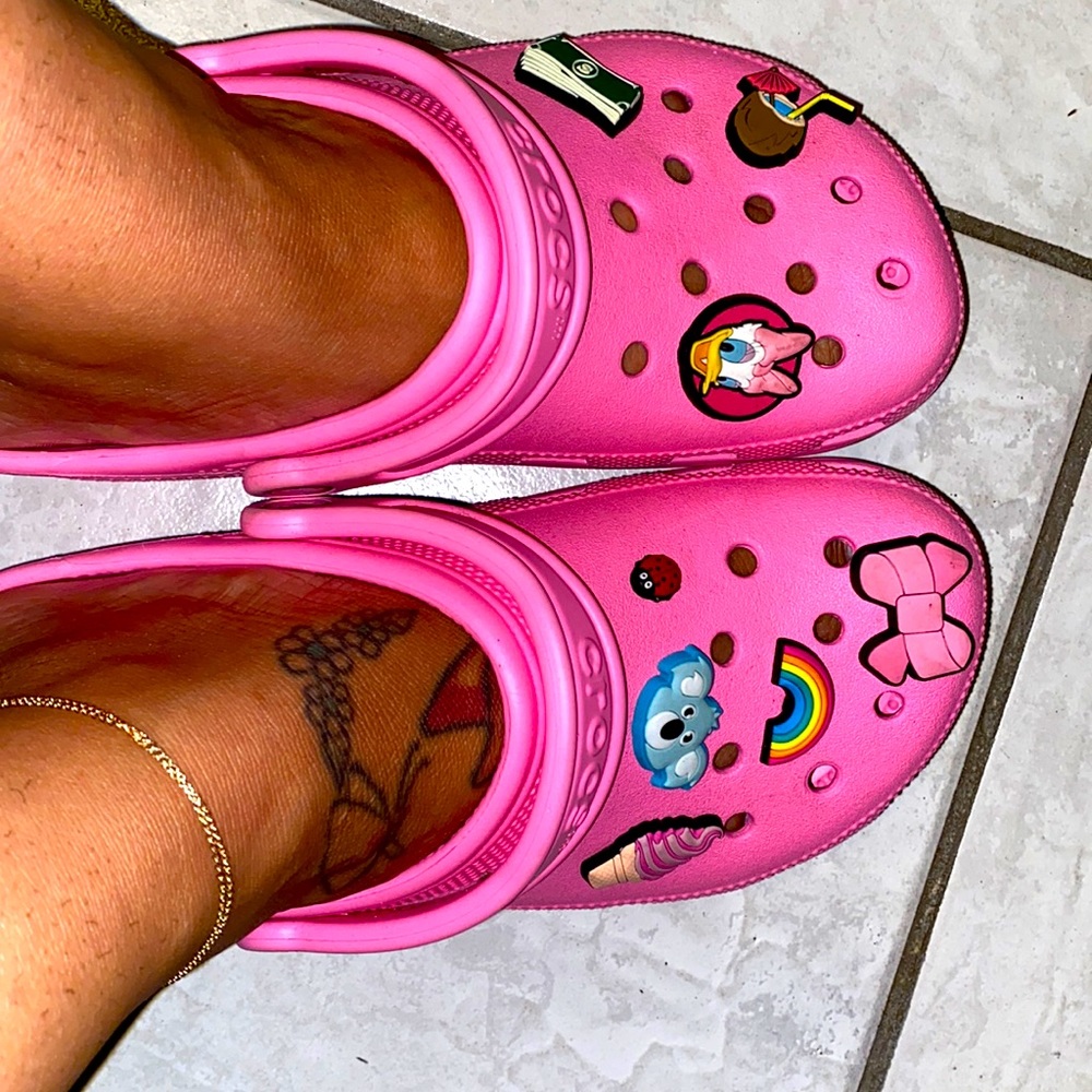 Women’s Pink CROCS🌸